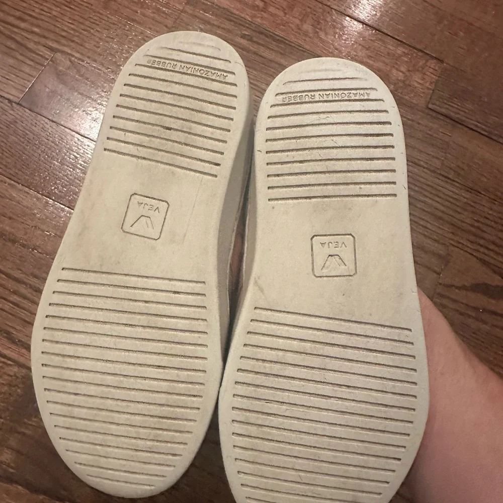 Veja Kids Beige and Peach Sneakers with Velcro Straps - Picture 3 of 3